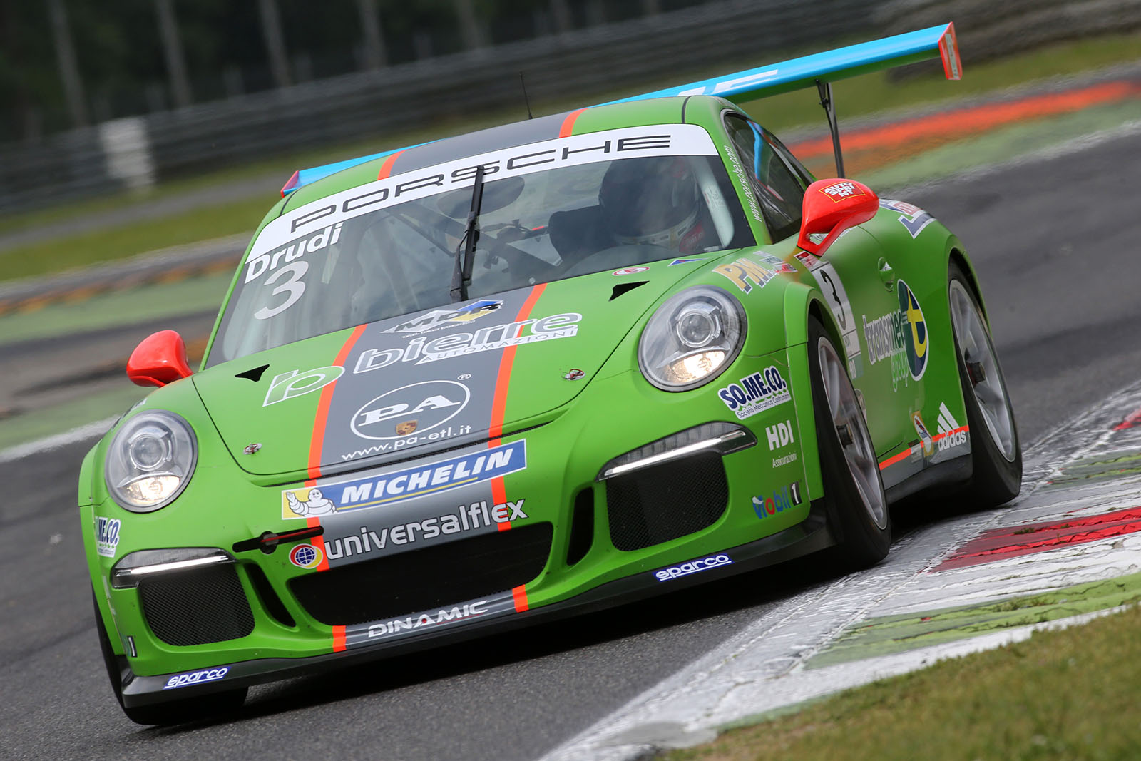 SETTE PORSCHE IN PISTA A IMOLA CON I COLORI DINAMIC MOTORSPORT